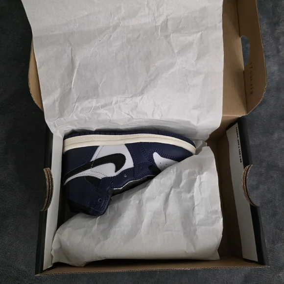 Jordan 1 Retro High OG (TD) Sneakers - Picture 2 of 9
